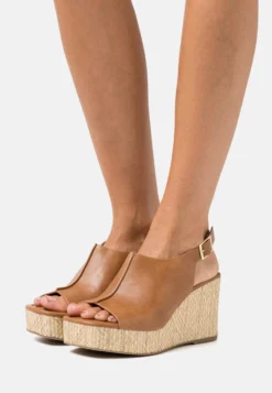 Tamaris Sandalen Met Plateauzool - Nut