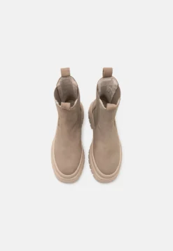 Tamaris Enkellaarsjes Met Plateauzool - Taupe 11 Tamaris Enkellaarsjes Met Plateauzool - Taupe -Tamaris Verkoopwinkel 1f7bd60513ed4d23963d8d7ba86cc46e scaled