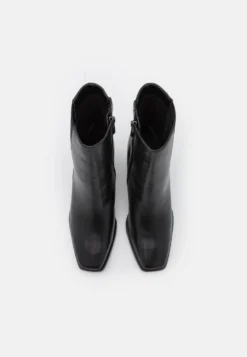 Tamaris Enkellaarsjes Met Hoge Hak - Black 11 Tamaris Enkellaarsjes Met Hoge Hak - Black -Tamaris Verkoopwinkel 25c6e0021a964f10a268d0cb4b3329a1 scaled