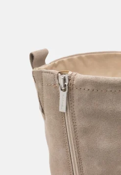 Tamaris Laarzen - Taupe 11 Tamaris Laarzen - Taupe -Tamaris Verkoopwinkel 2f9cba04d5024089b41b4412df4bbe9e scaled