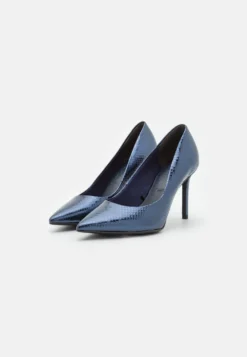 Tamaris Klassieke Pumps - Navy Metallic 8 Tamaris Klassieke Pumps - Navy Metallic -Tamaris Verkoopwinkel 3696e4908b3c42449fbeefde4663514b scaled