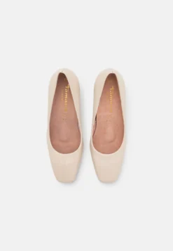 Hoge Hakken - Ivory -Tamaris Verkoopwinkel 3bf65c3498c04bceb02bc216d10cd6ad scaled