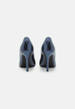 Tamaris Klassieke Pumps - Navy Metallic 9 Tamaris Klassieke Pumps - Navy Metallic -Tamaris Verkoopwinkel 3d97e8c9dc7b4f15a2869149edf10ecf scaled