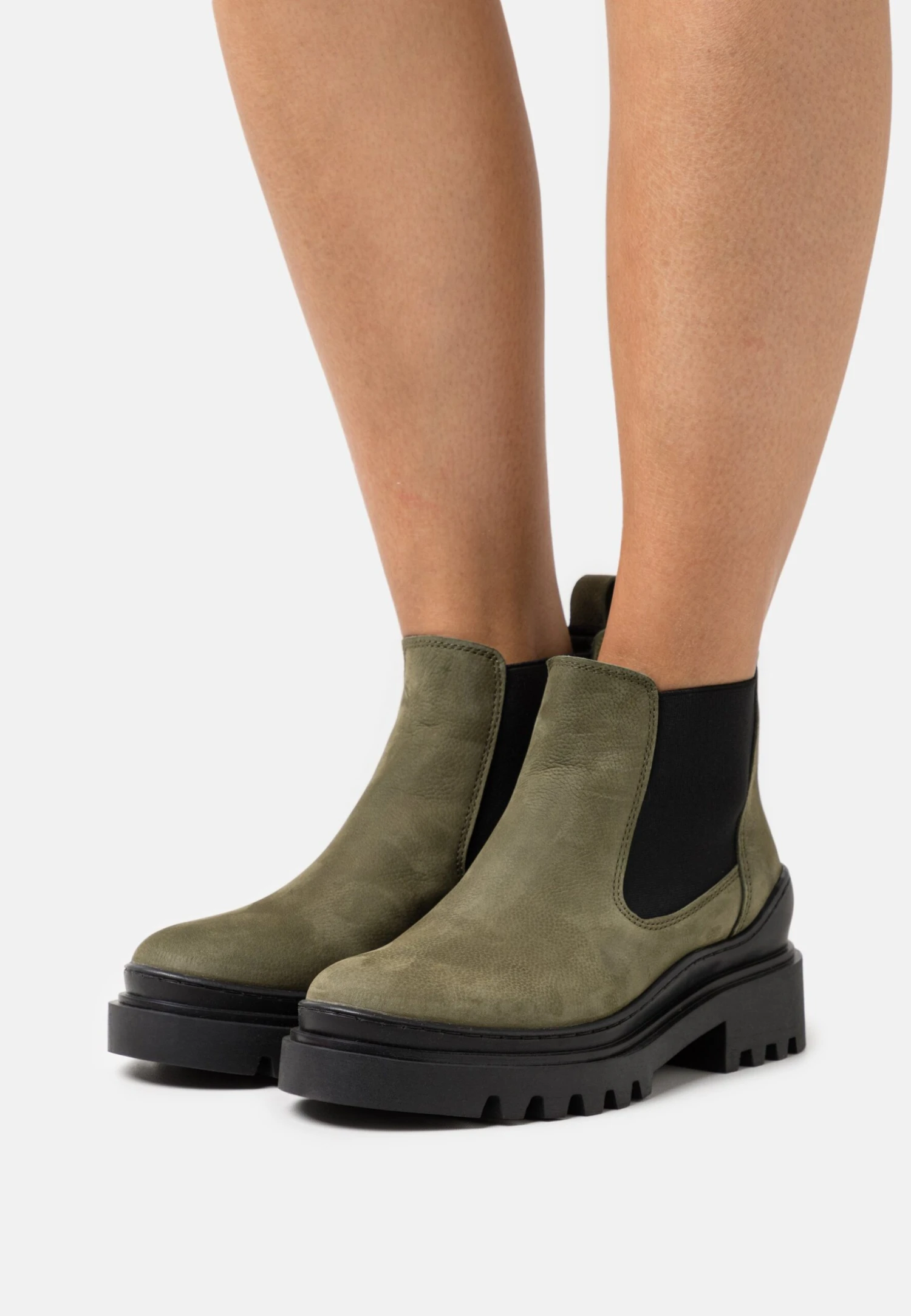 Tamaris Enkellaarsjes Met Plateauzool - Olive 1 Tamaris Enkellaarsjes Met Plateauzool - Olive