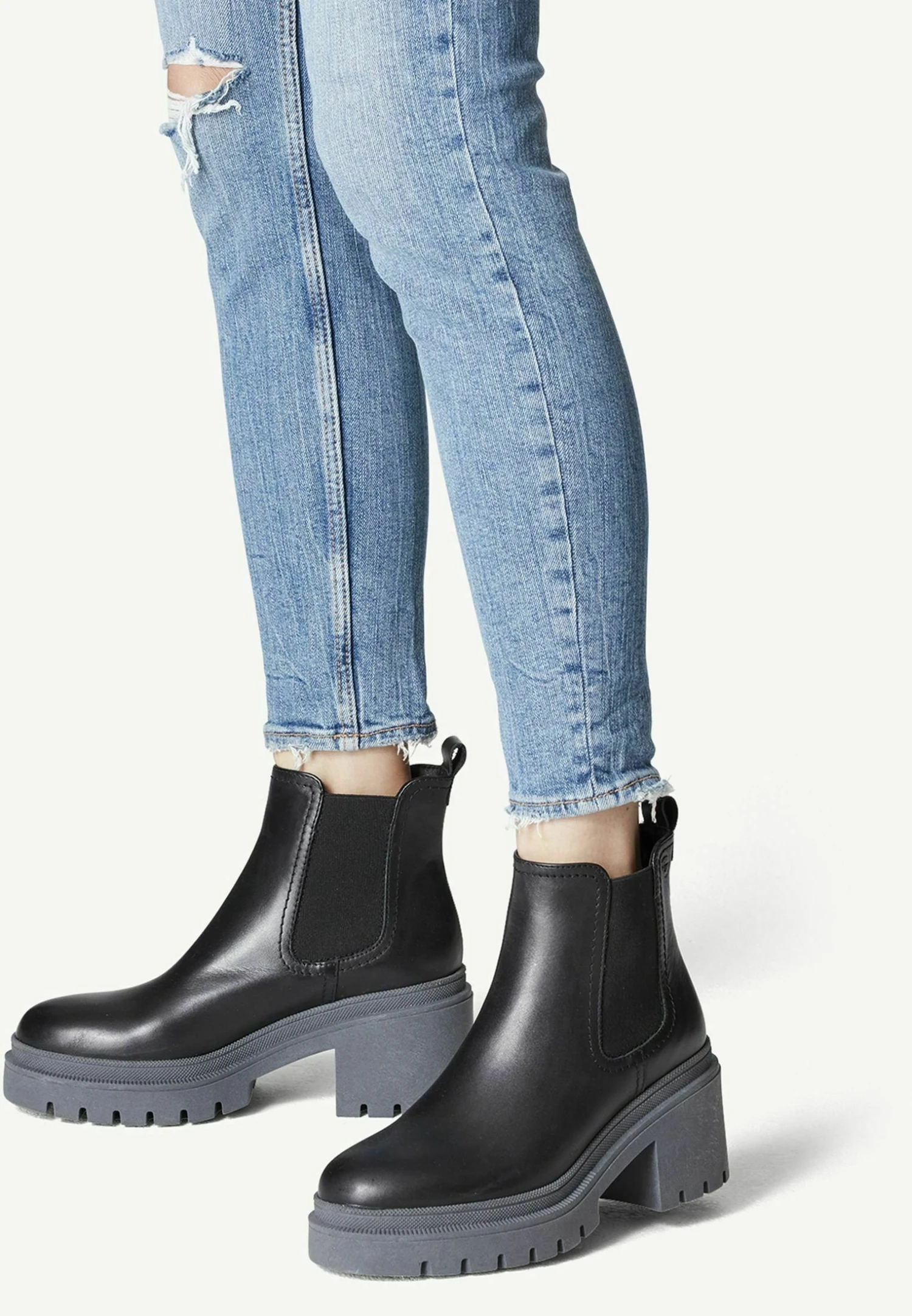 Tamaris Enkellaarsjes Met Plateauzool - Black Grey 1 Tamaris Enkellaarsjes Met Plateauzool - Black Grey