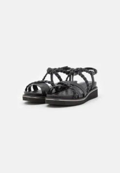 Tamaris Sandalen Met Plateauzool - Black -Tamaris Verkoopwinkel 5923671af5c74599bcb977d99e3d00b4 scaled