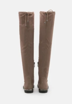 Tamaris Overknee Laarzen - Beige -Tamaris Verkoopwinkel 8474356f88264031bf671e7a84f0a155 scaled
