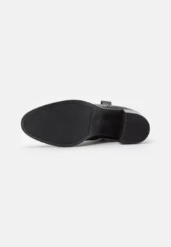 Tamaris Cowboy-/Bikerlaarsjes - Black 10 Tamaris Cowboy-/Bikerlaarsjes - Black -Tamaris Verkoopwinkel 89b7f388bcc54f5fbfb8c8e4061a9832 scaled