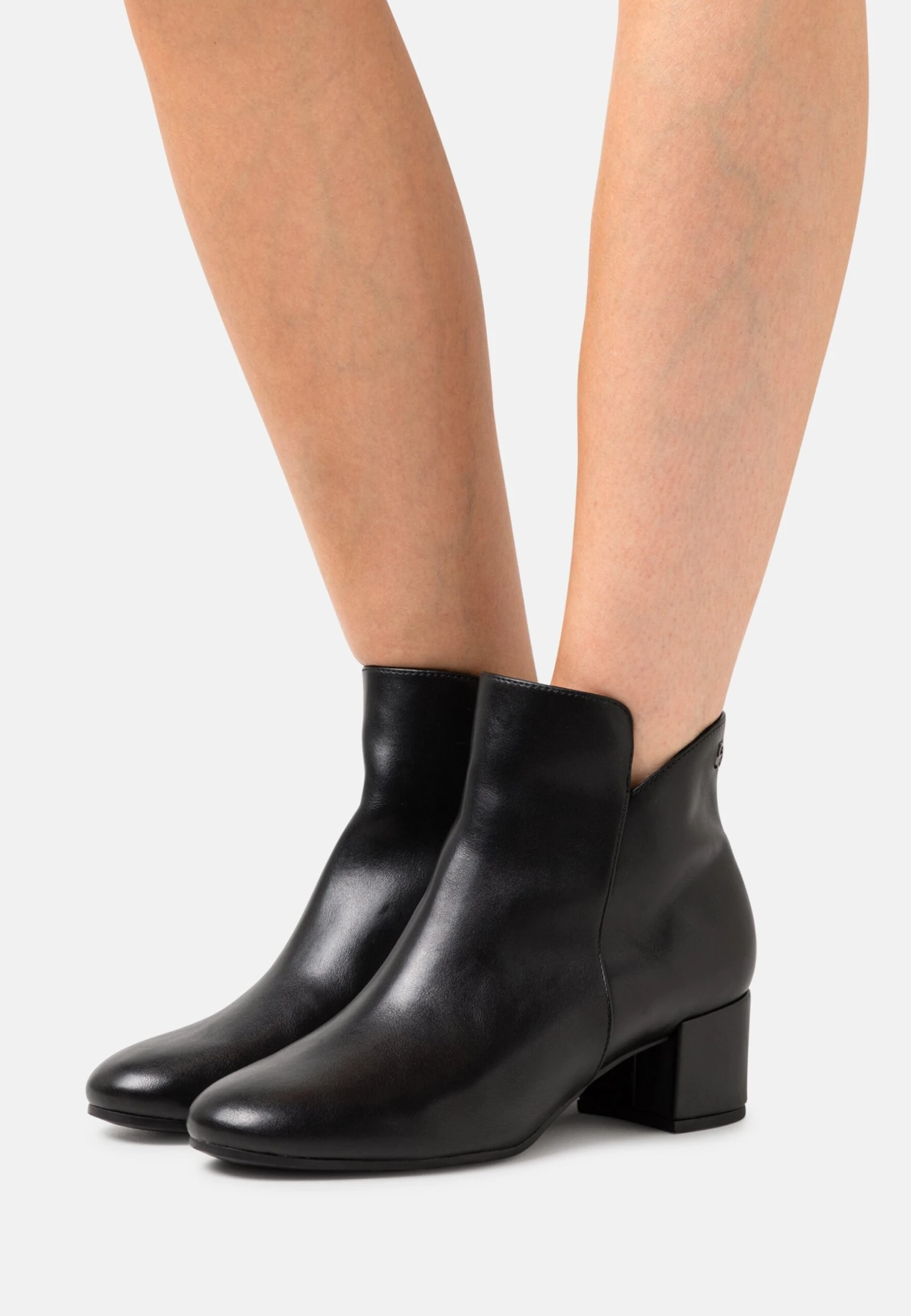 Tamaris Korte Laarzen - Black Matt 1 Tamaris Korte Laarzen - Black Matt