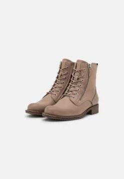 Tamaris Veterboots - Taupe -Tamaris Verkoopwinkel adc255246e1b414ca9e0cfbdf8b4716c scaled