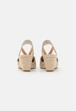 Tamaris Espadrilles - Light Gold -Tamaris Verkoopwinkel b6aa17e04df745a3b8993b10d2452f00 scaled