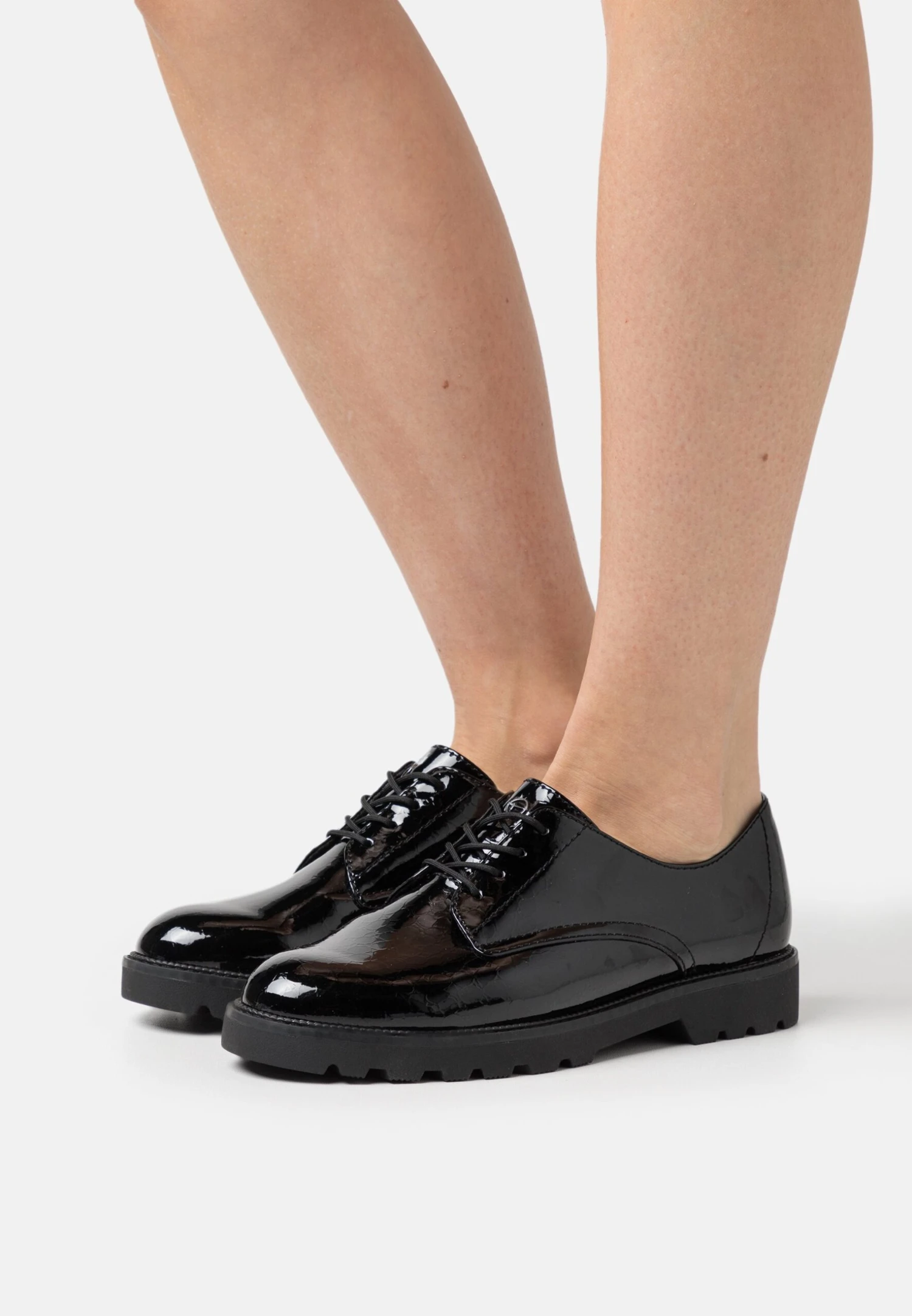 Tamaris Veterschoenen - Black 1 Tamaris Veterschoenen - Black