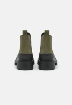 Tamaris Enkellaarsjes Met Plateauzool - Olive 9 Tamaris Enkellaarsjes Met Plateauzool - Olive -Tamaris Verkoopwinkel c1c4b22089854d23a1f8042207ab7334 scaled