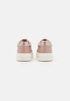 Tamaris Sneakers Laag - Rose Structure -Tamaris Verkoopwinkel ca7e2c6197f4444fb17e5e8c57c524c5 scaled
