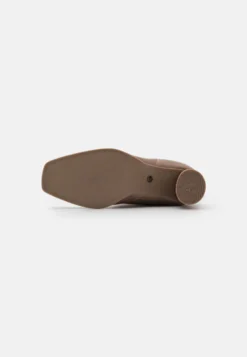 Tamaris Laarzen Met Hoge Hak - Taupe 10 Tamaris Laarzen Met Hoge Hak - Taupe -Tamaris Verkoopwinkel cf149e2f41324ea9a1ac5f4b665115d8 scaled