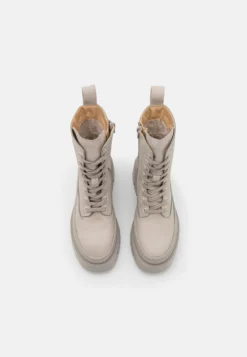 Tamaris Enkellaarsjes Met Plateauzool - Soft Grey 11 Tamaris Enkellaarsjes Met Plateauzool - Soft Grey -Tamaris Verkoopwinkel d23a9ffc195749aca8e7a3a916015974 scaled