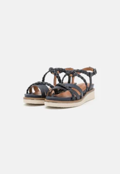 Tamaris Sandalen Met Plateauzool - Navy -Tamaris Verkoopwinkel f3a5ecf89b5f48ad874c781ec9ddba5f scaled