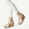 Tamaris Sandalen Met Sleehak - Beige Stripes