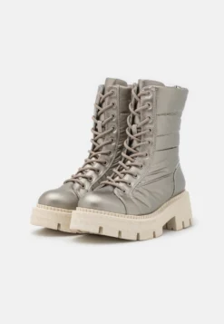 Tamaris Snowboots- Champagne 8 Tamaris Snowboots- Champagne -Tamaris Verkoopwinkel f6c090ef0c6e4ad1a679b79ccd97826e scaled