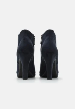 Tamaris Enkellaarsjes Met Hoge Hak - Navy 9 Tamaris Enkellaarsjes Met Hoge Hak - Navy -Tamaris Verkoopwinkel f96c95eab56a4915af3a37a186ee9048 scaled